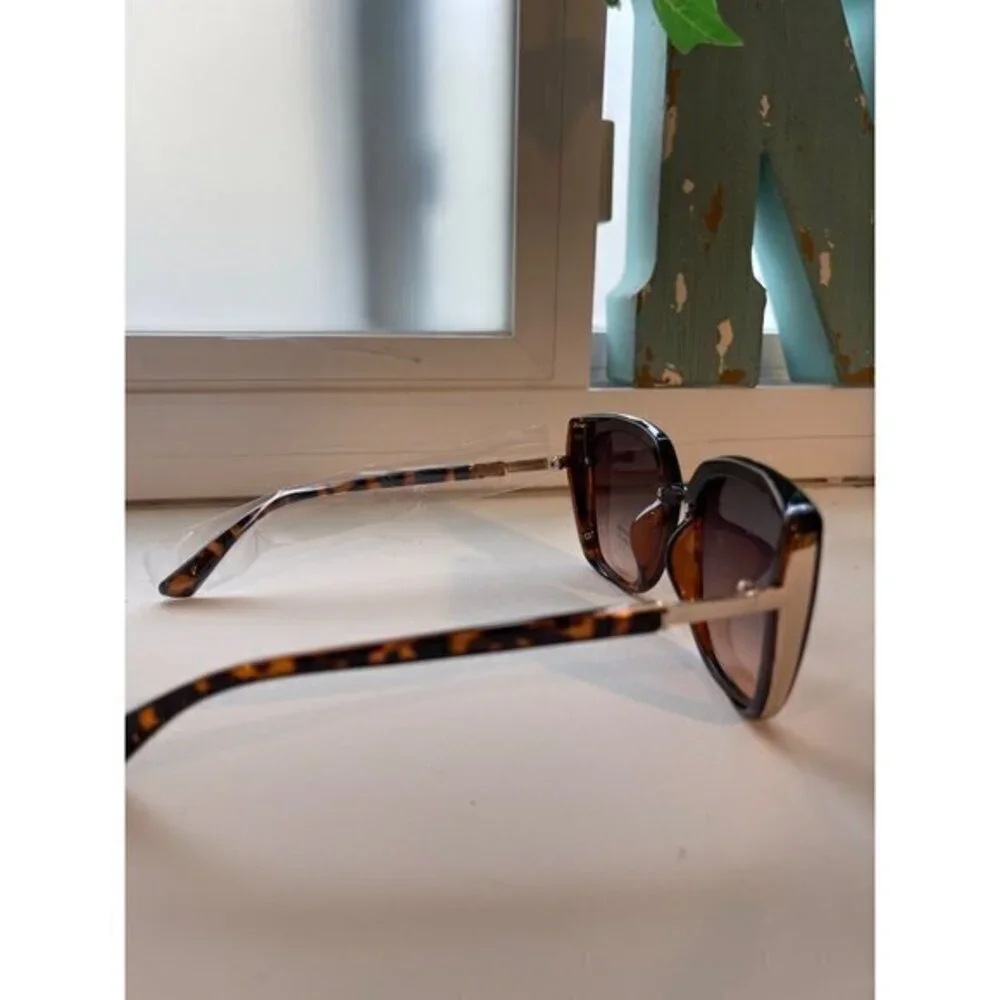 Don't Sass Me Sunglasses Tortoise‎